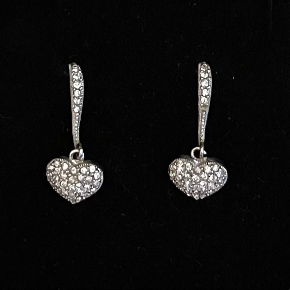 Stunning rhinestone dangle heart ❤️ earrings !